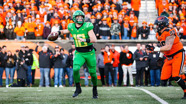 Bo Nix Oregon State Throw on Run